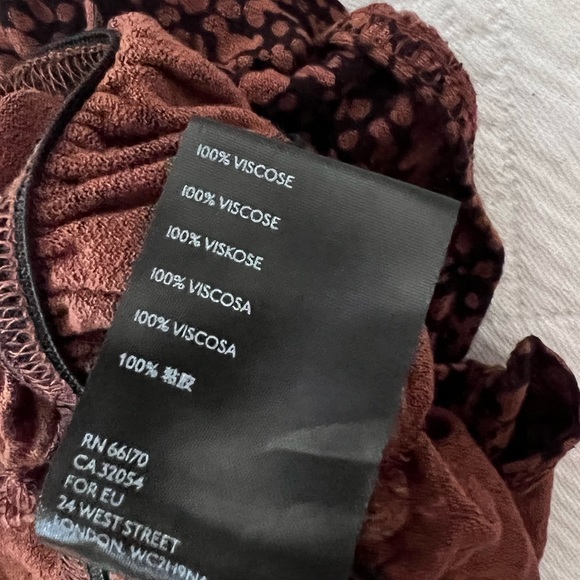 🦋3/$50 Urban Outfitters One Shoulder Top - Picture 5 of 5